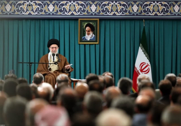 رهبر انقلاب: زمینه‌های مشارکت بخش خصوصی در فعالیتهای اقتصادی خیلی وسیع است/ دولت باید موانع را برطرف کند