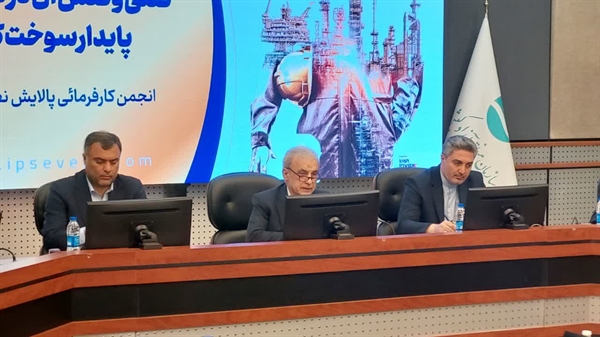 عاشوری: دولت همچنان با دیدگاه دولتی به صنعت پالایش نگاه می‌کند